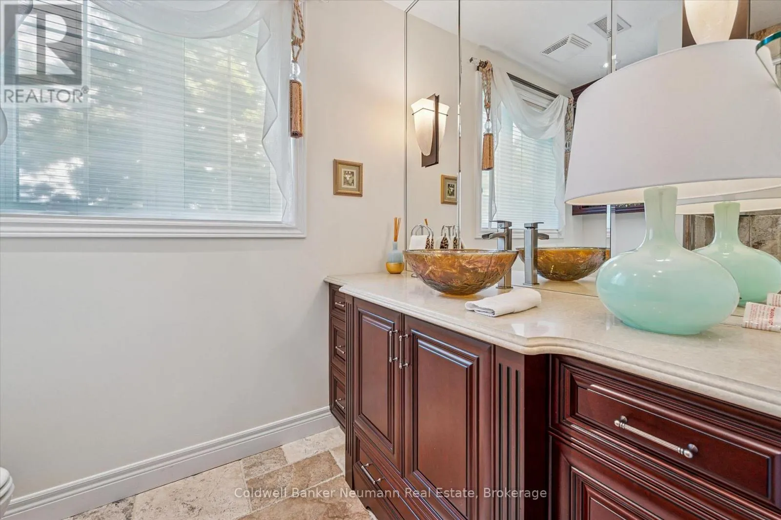 20 - 255 SUMMERFIELD DRIVE #20