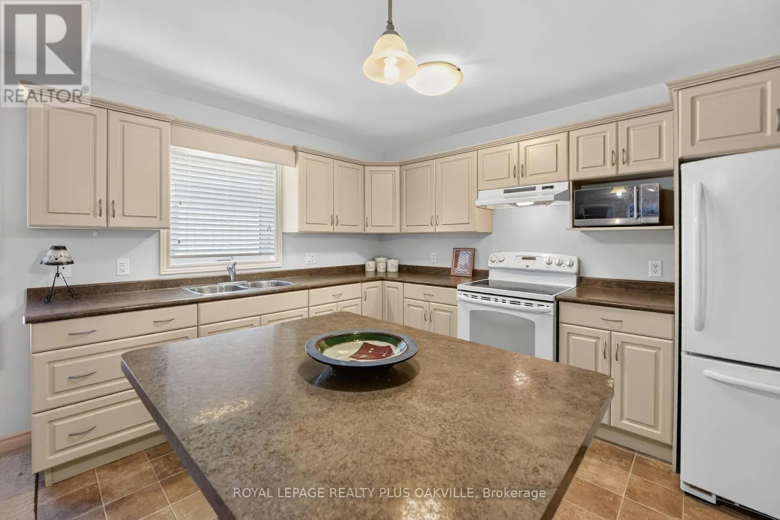 41 ROSE GLEN CRESCENT