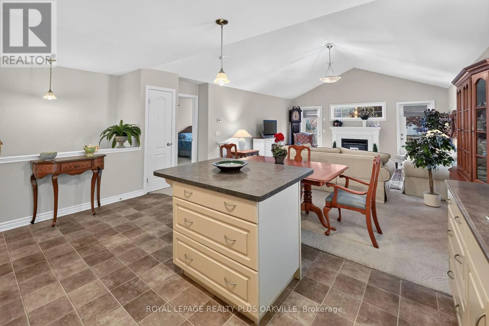 41 ROSE GLEN CRESCENT
