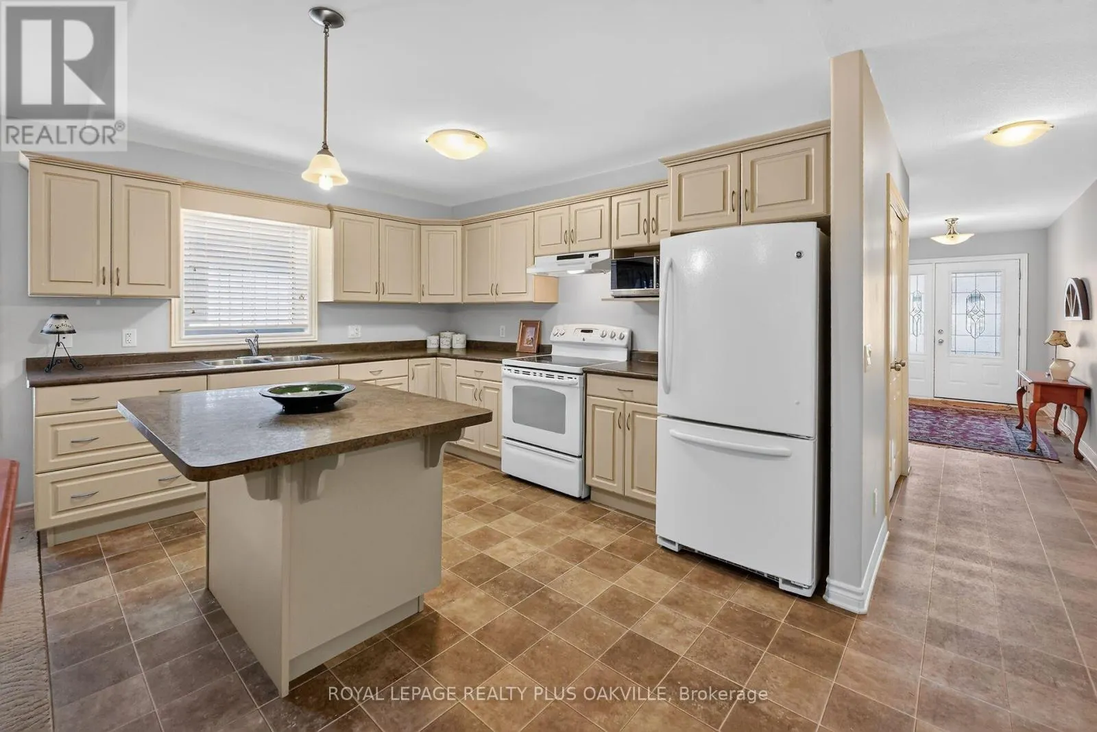 41 ROSE GLEN CRESCENT