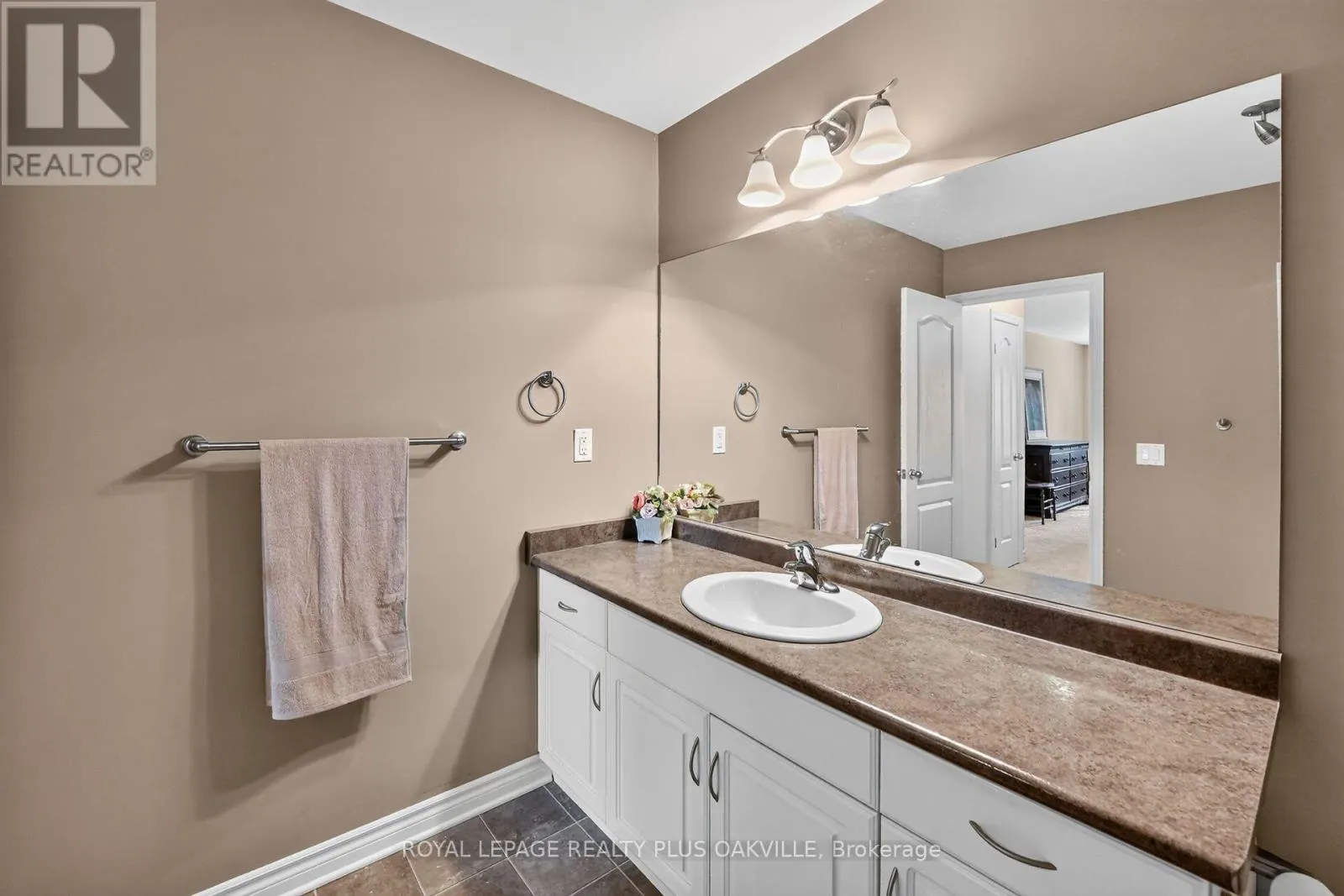 41 ROSE GLEN CRESCENT