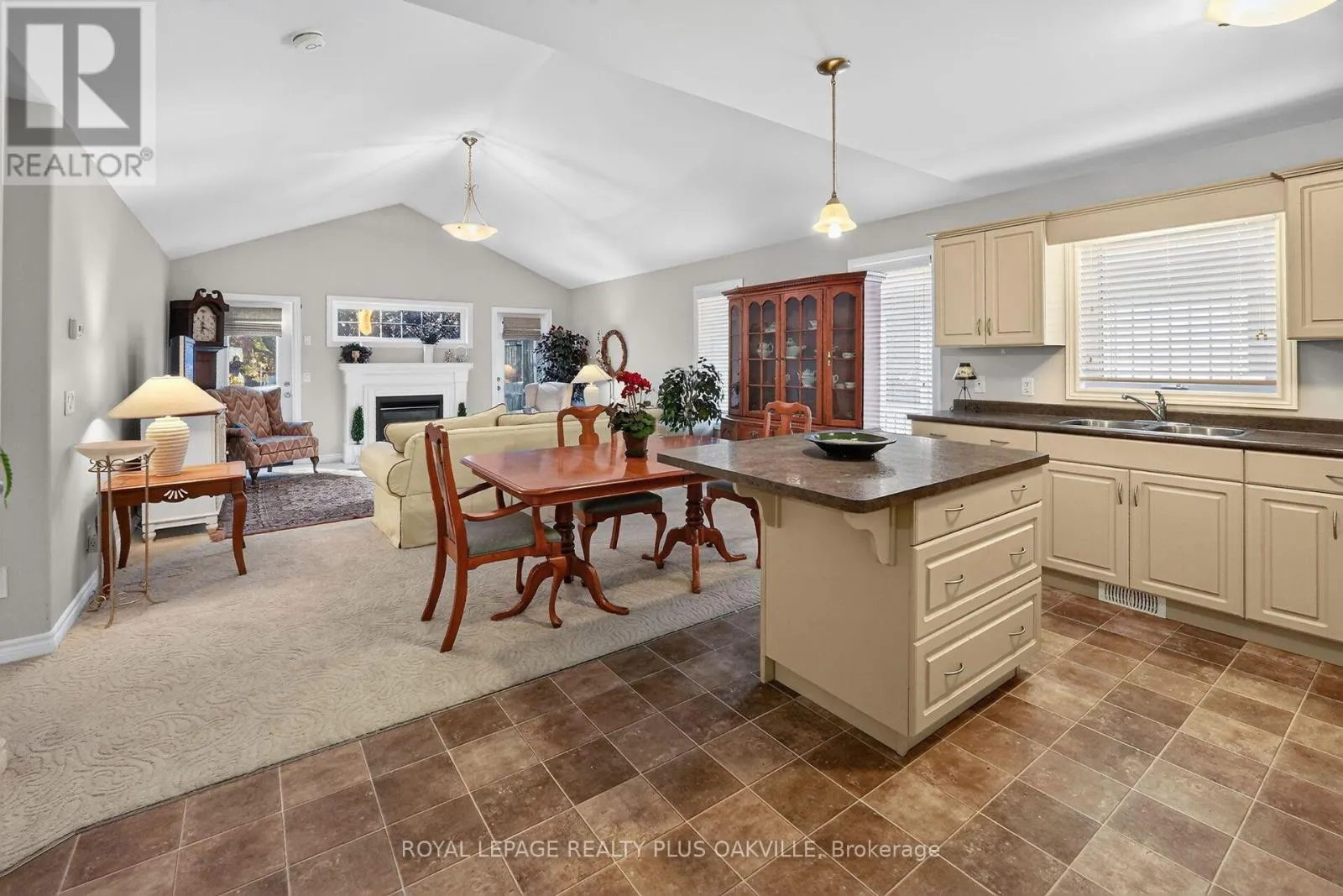 41 ROSE GLEN CRESCENT