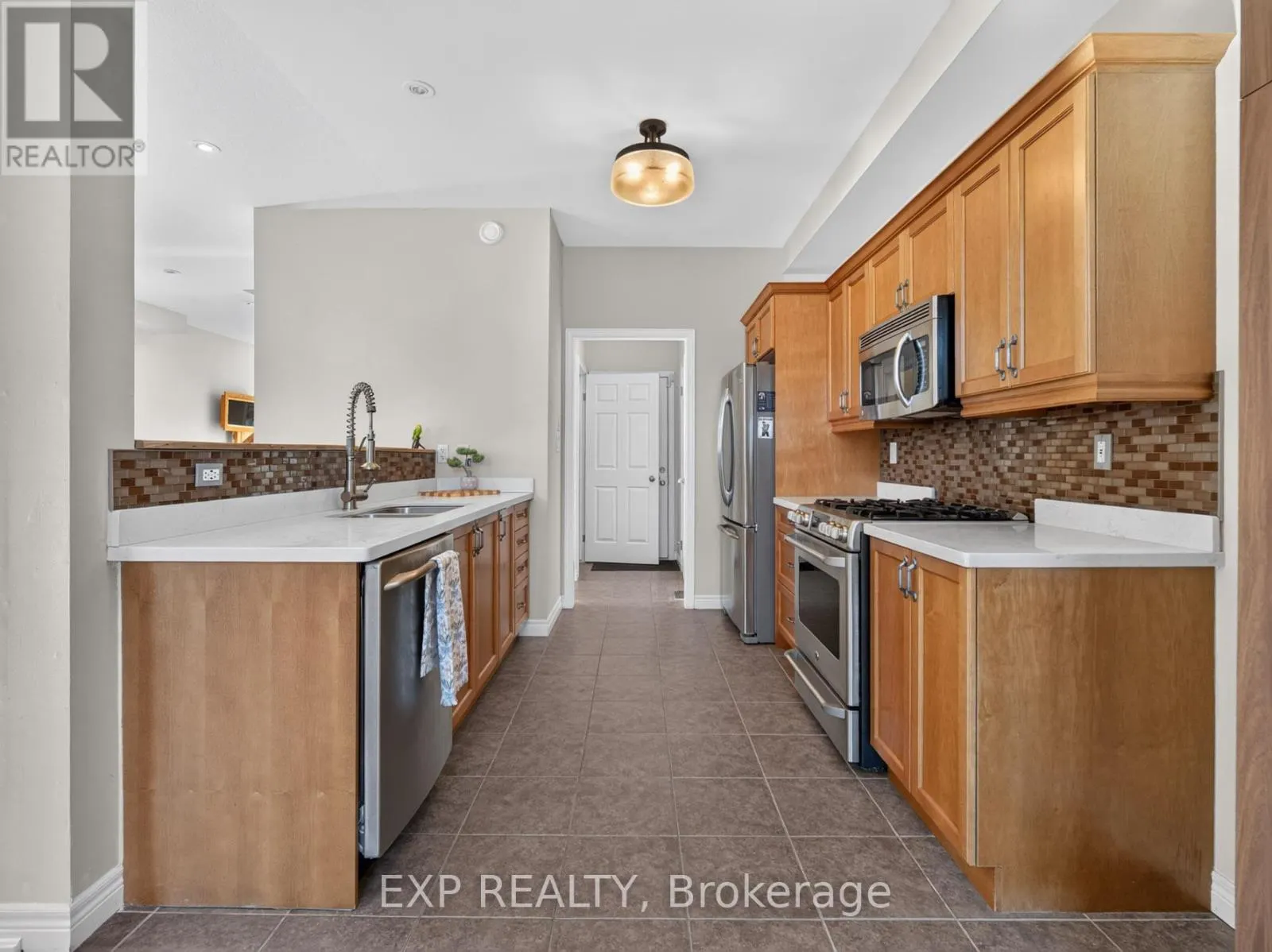 750 LAKESHORE ROAD