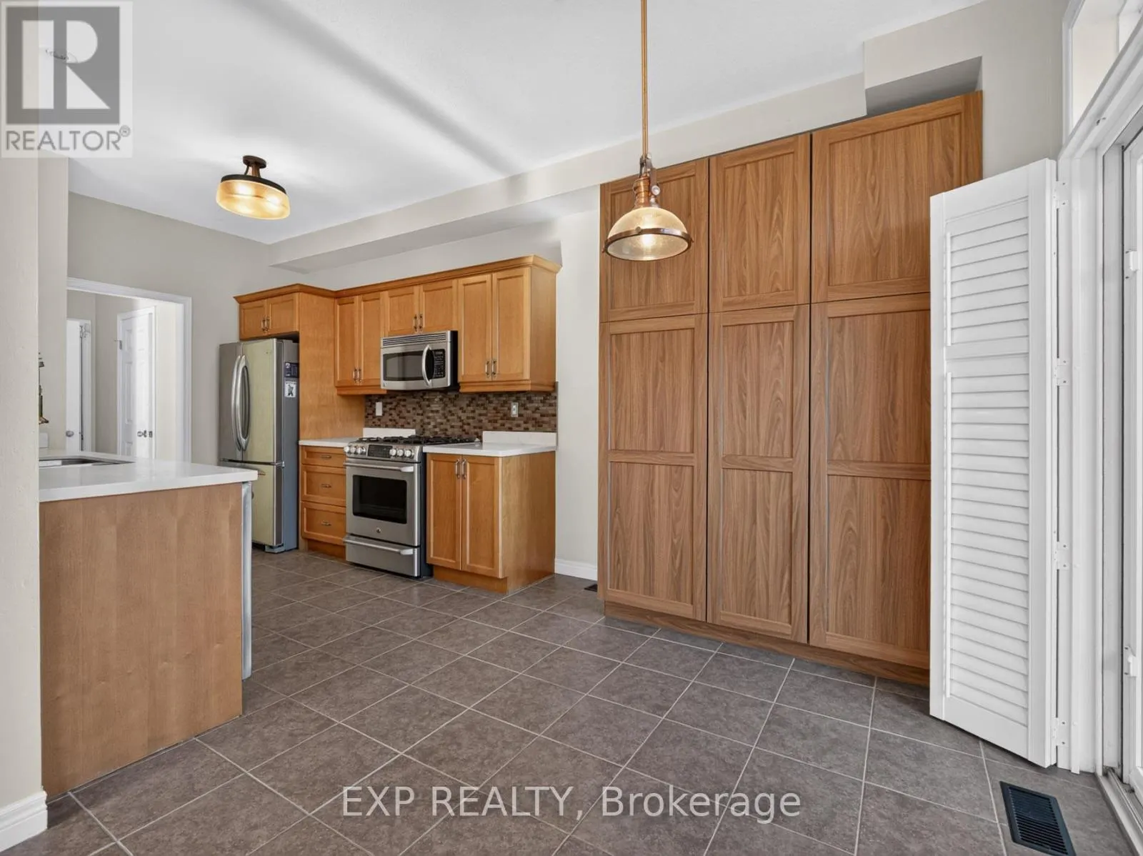 750 LAKESHORE ROAD