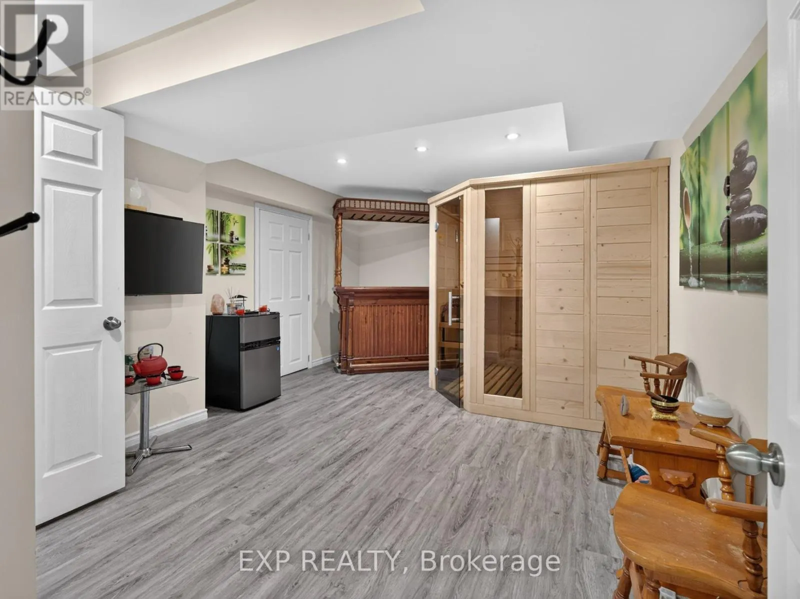 750 LAKESHORE ROAD