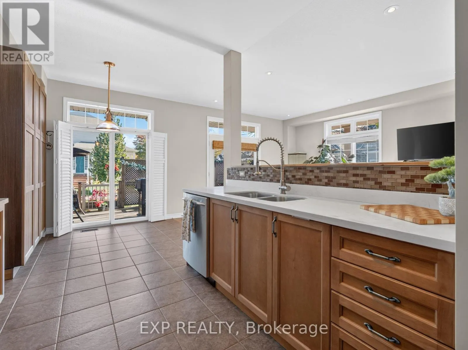750 LAKESHORE ROAD