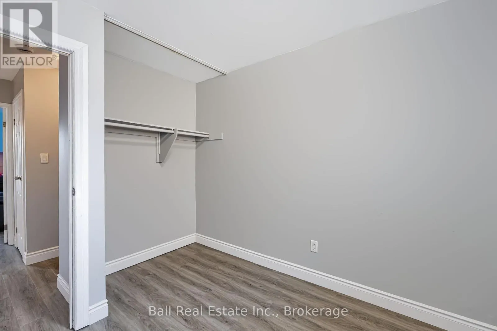 61 - 996 SYDENHAM ROAD #61