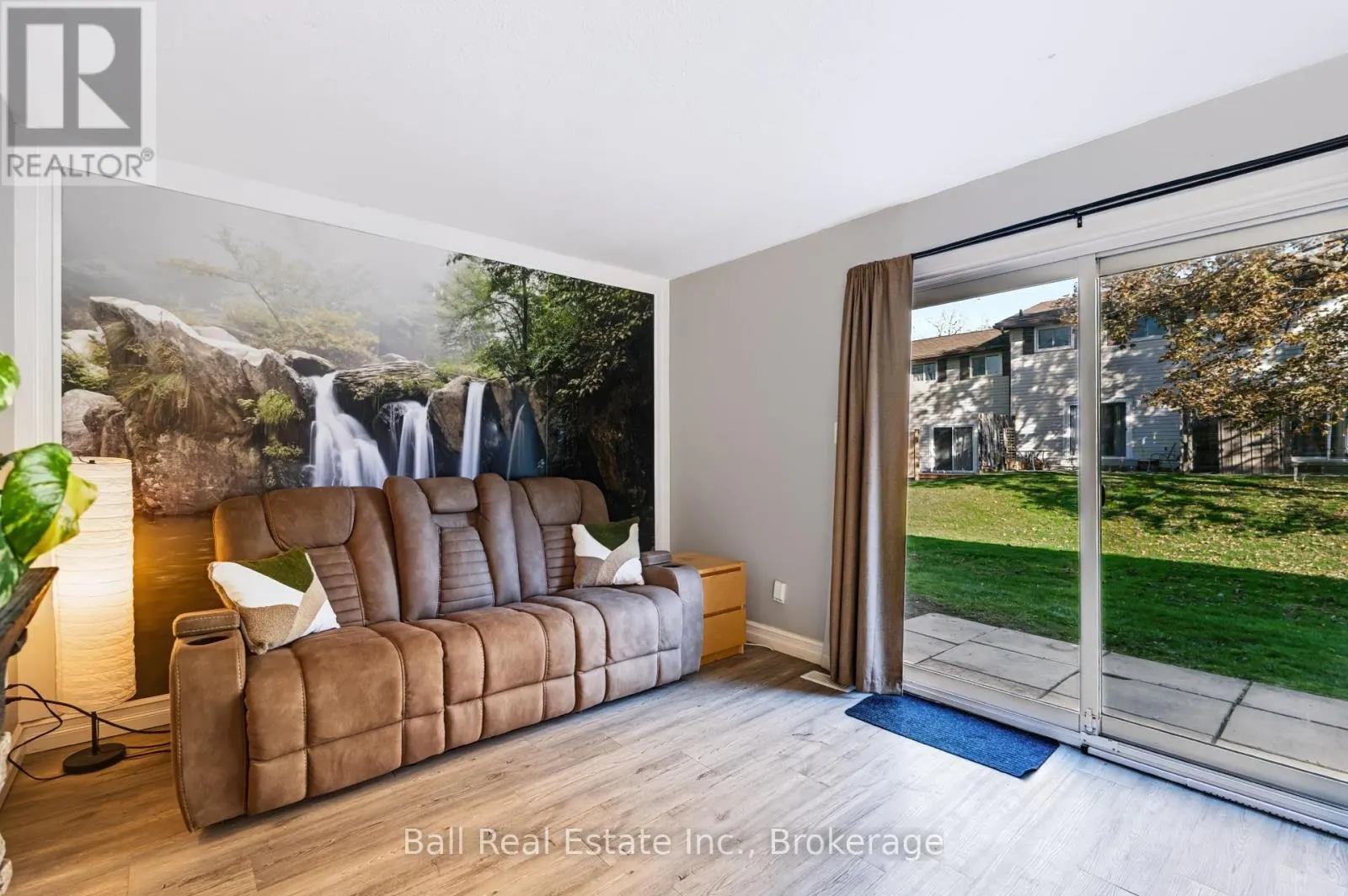61 - 996 SYDENHAM ROAD #61
