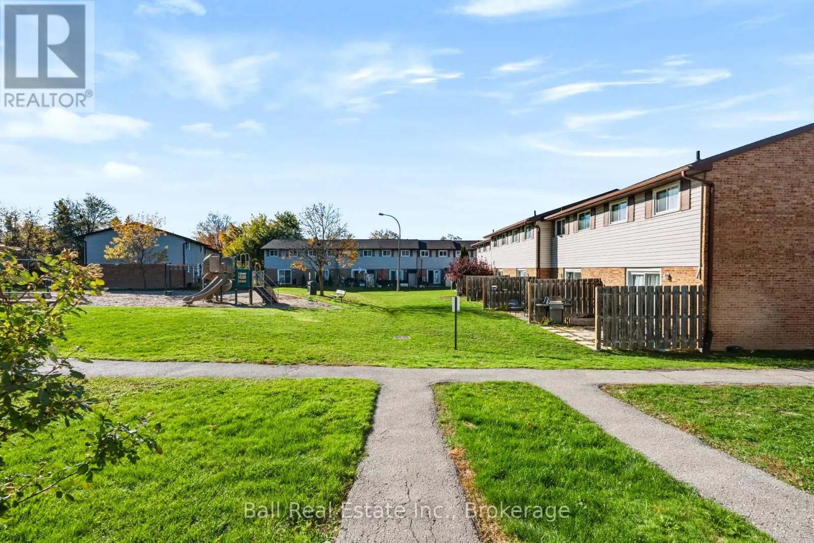 61 - 996 SYDENHAM ROAD #61