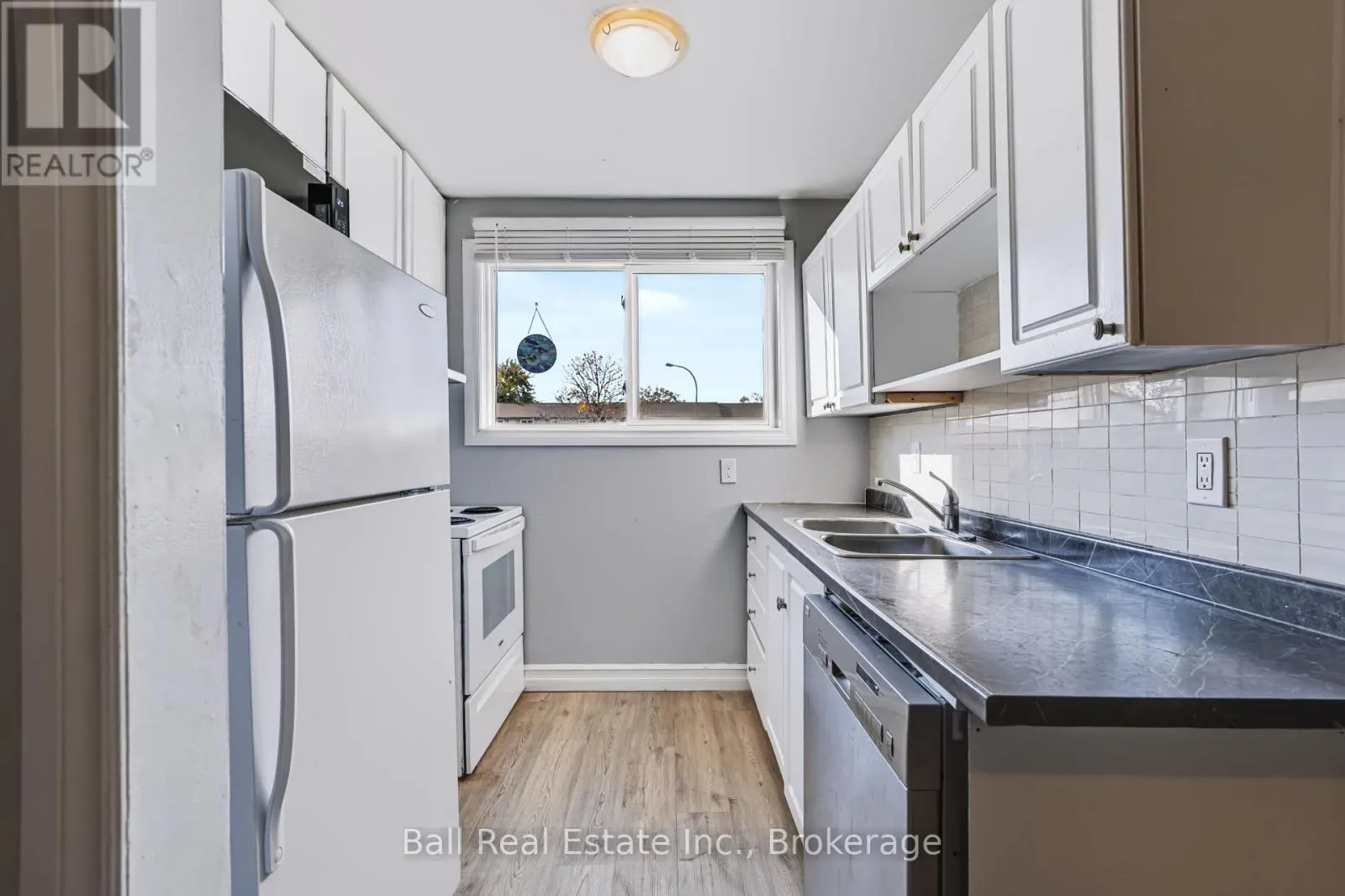 61 - 996 SYDENHAM ROAD #61