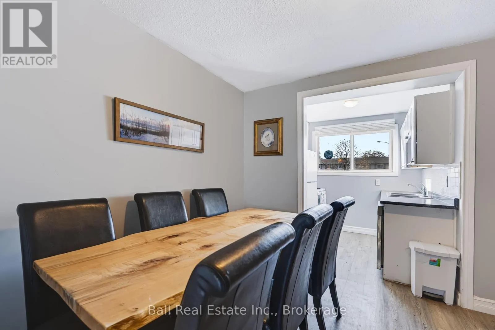 61 - 996 SYDENHAM ROAD #61