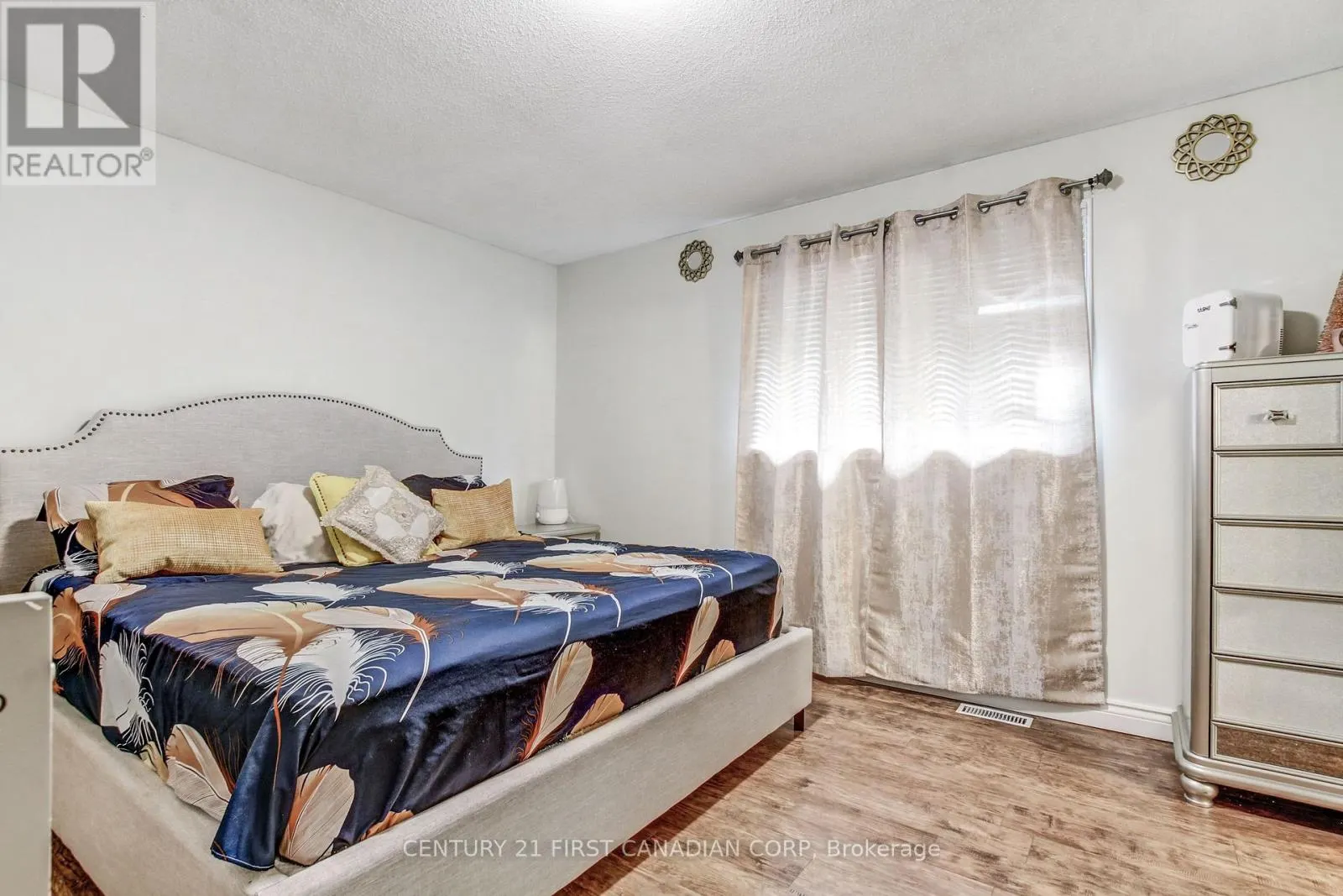27 GERALD CRESCENT