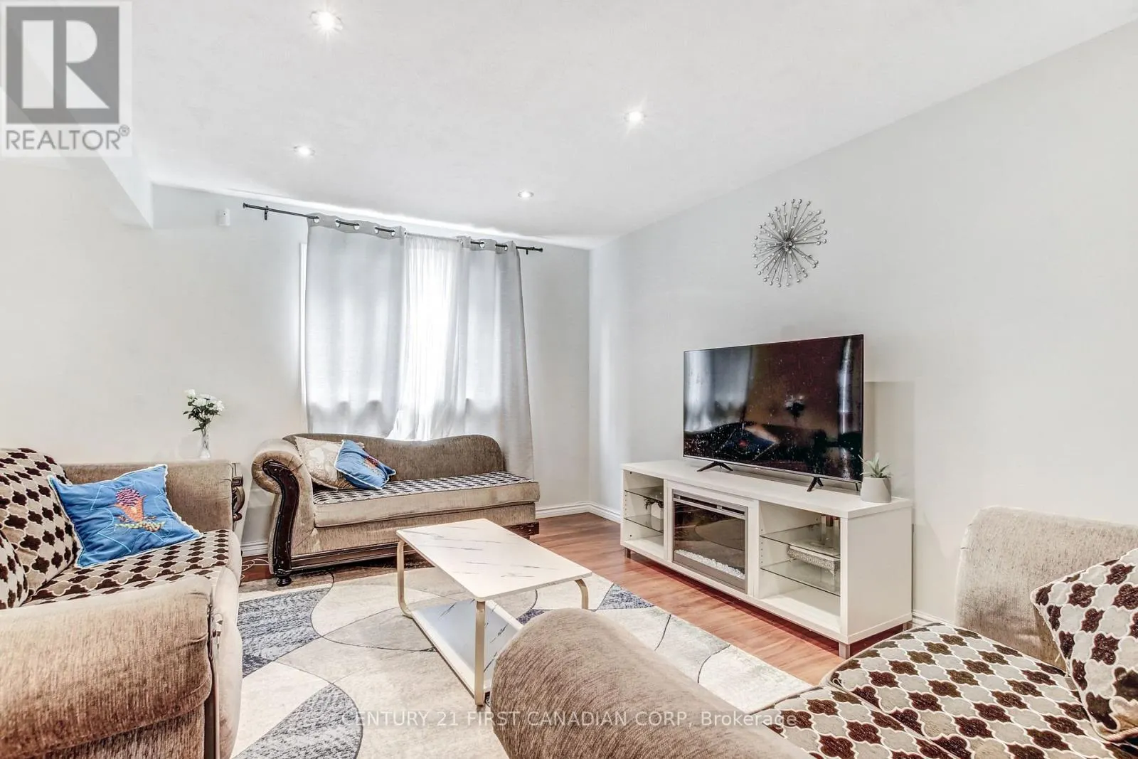 27 GERALD CRESCENT