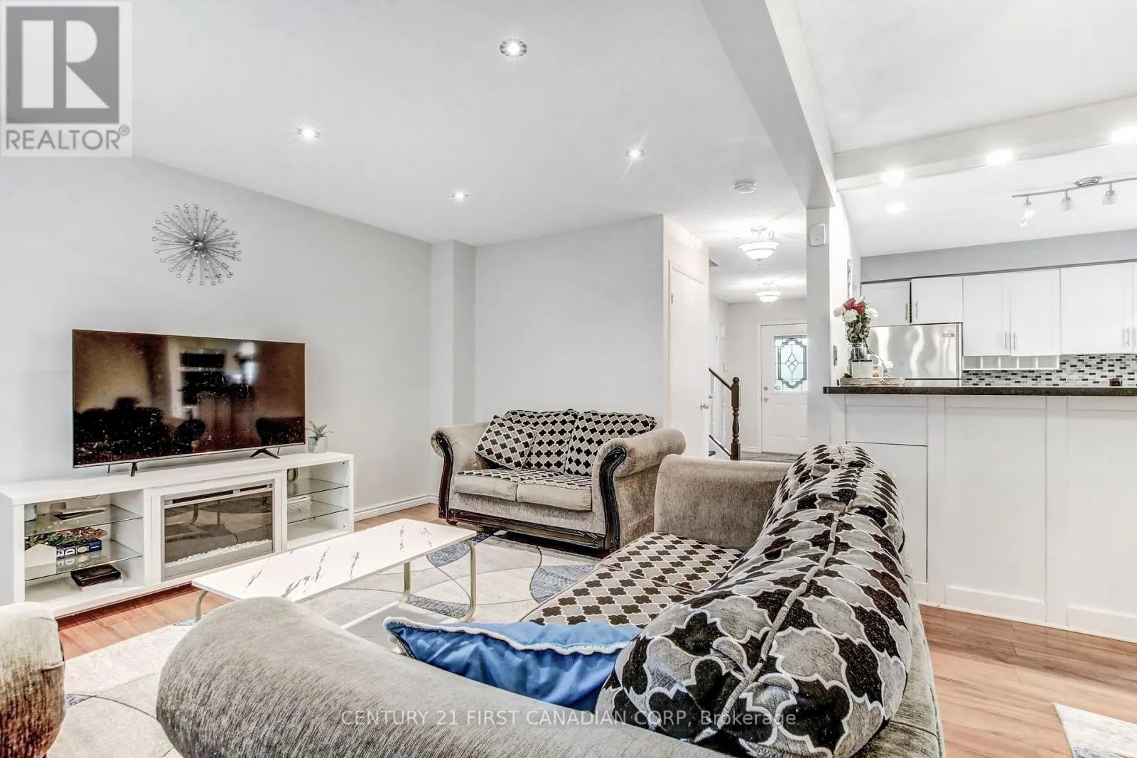27 GERALD CRESCENT