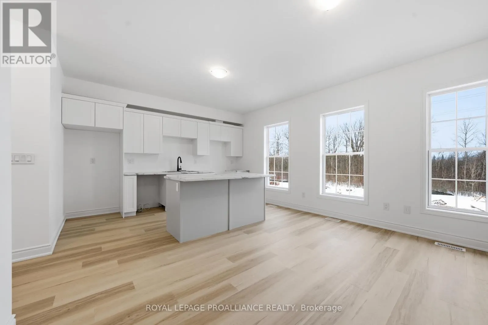 922 KERR STREET W