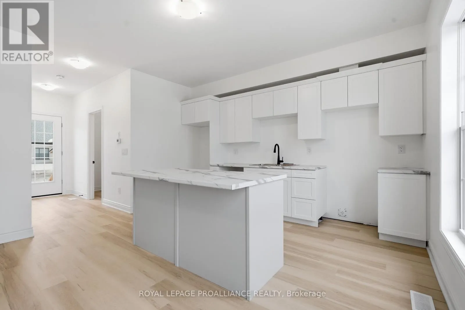 922 KERR STREET W