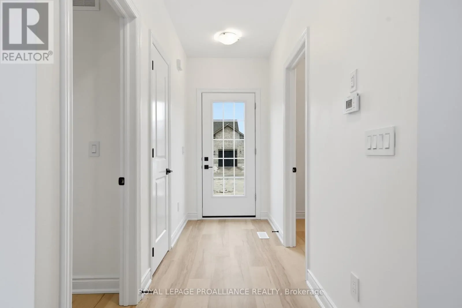 922 KERR STREET W