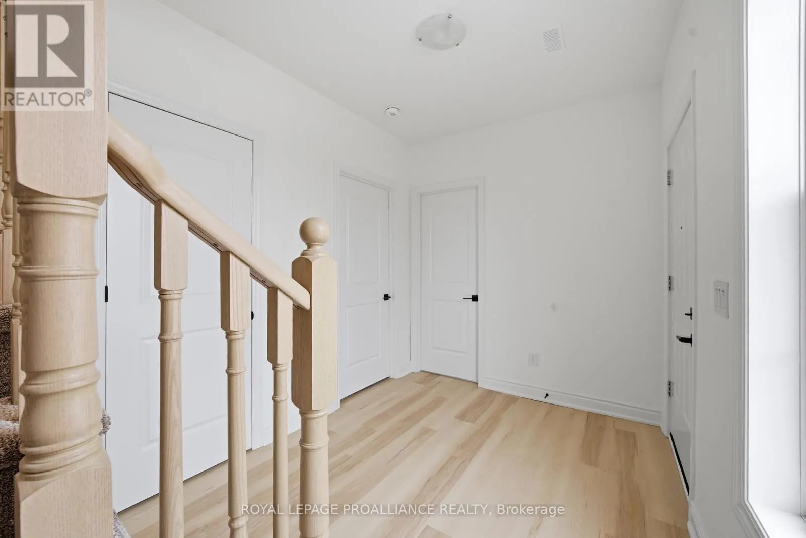 922 KERR STREET W