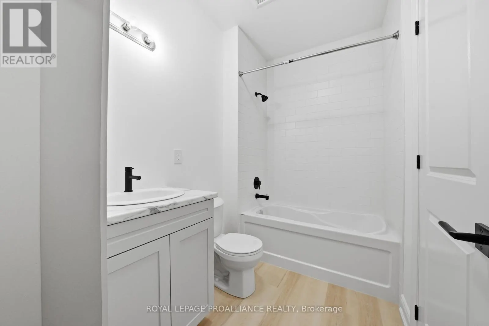 922 KERR STREET W