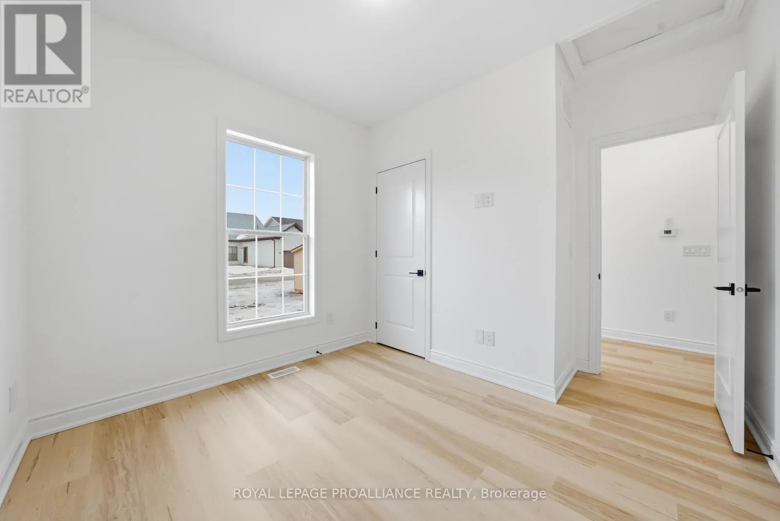 922 KERR STREET W