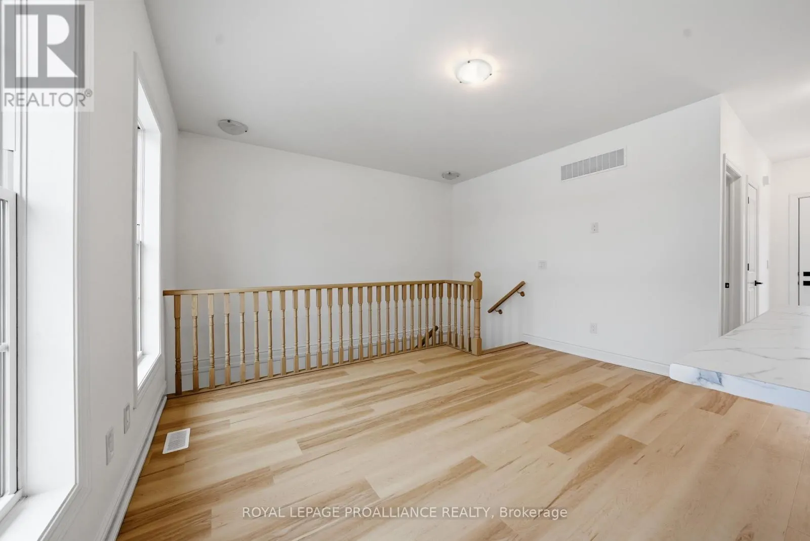 922 KERR STREET W