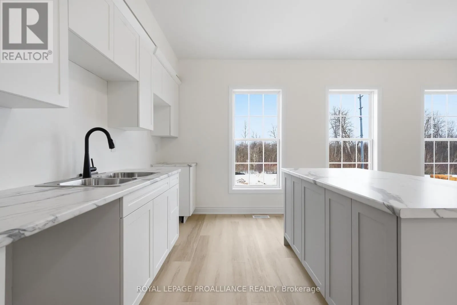 922 KERR STREET W
