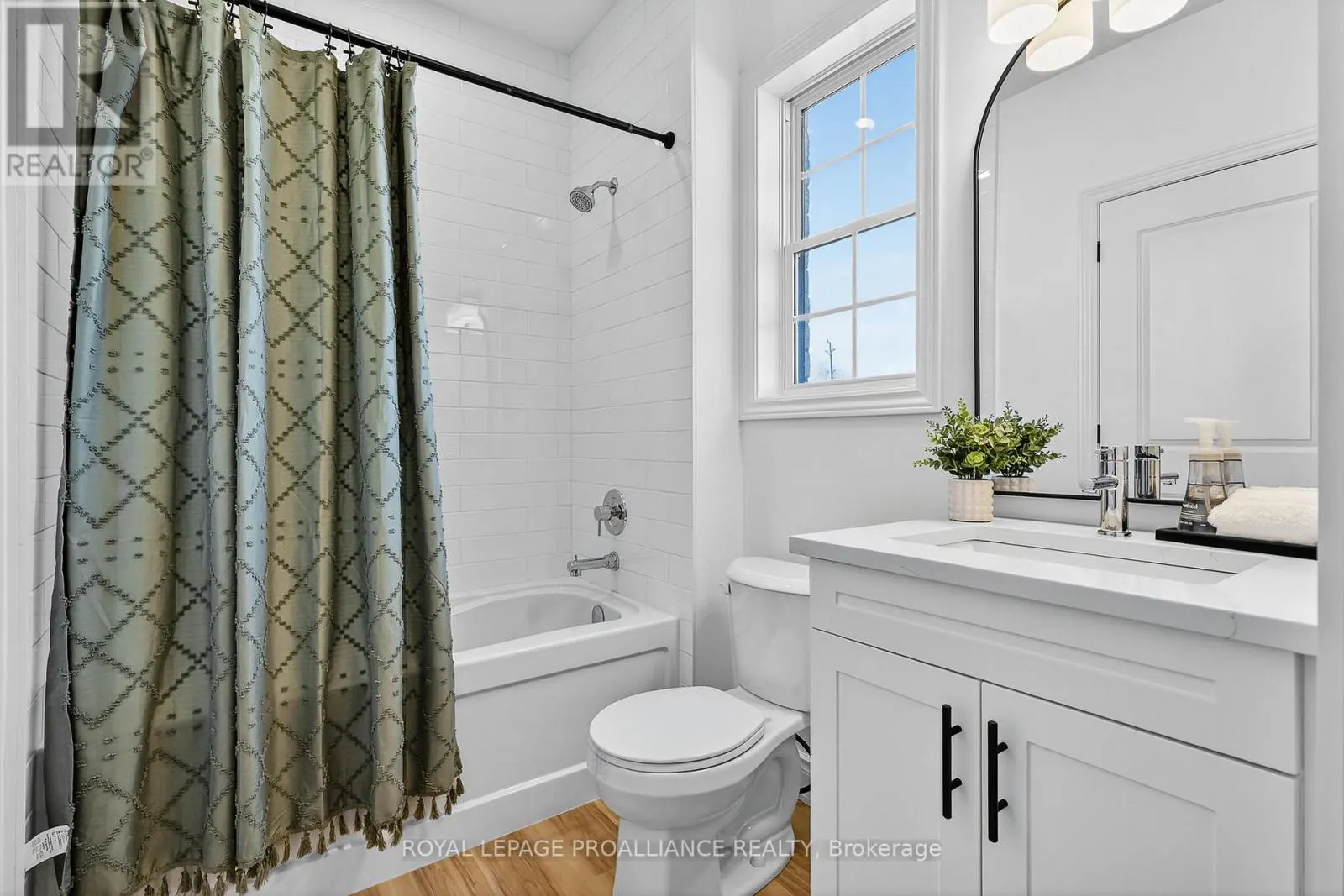 914 KERR STREET W