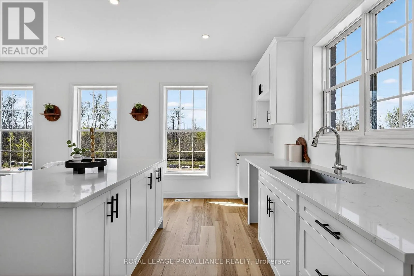 914 KERR STREET W