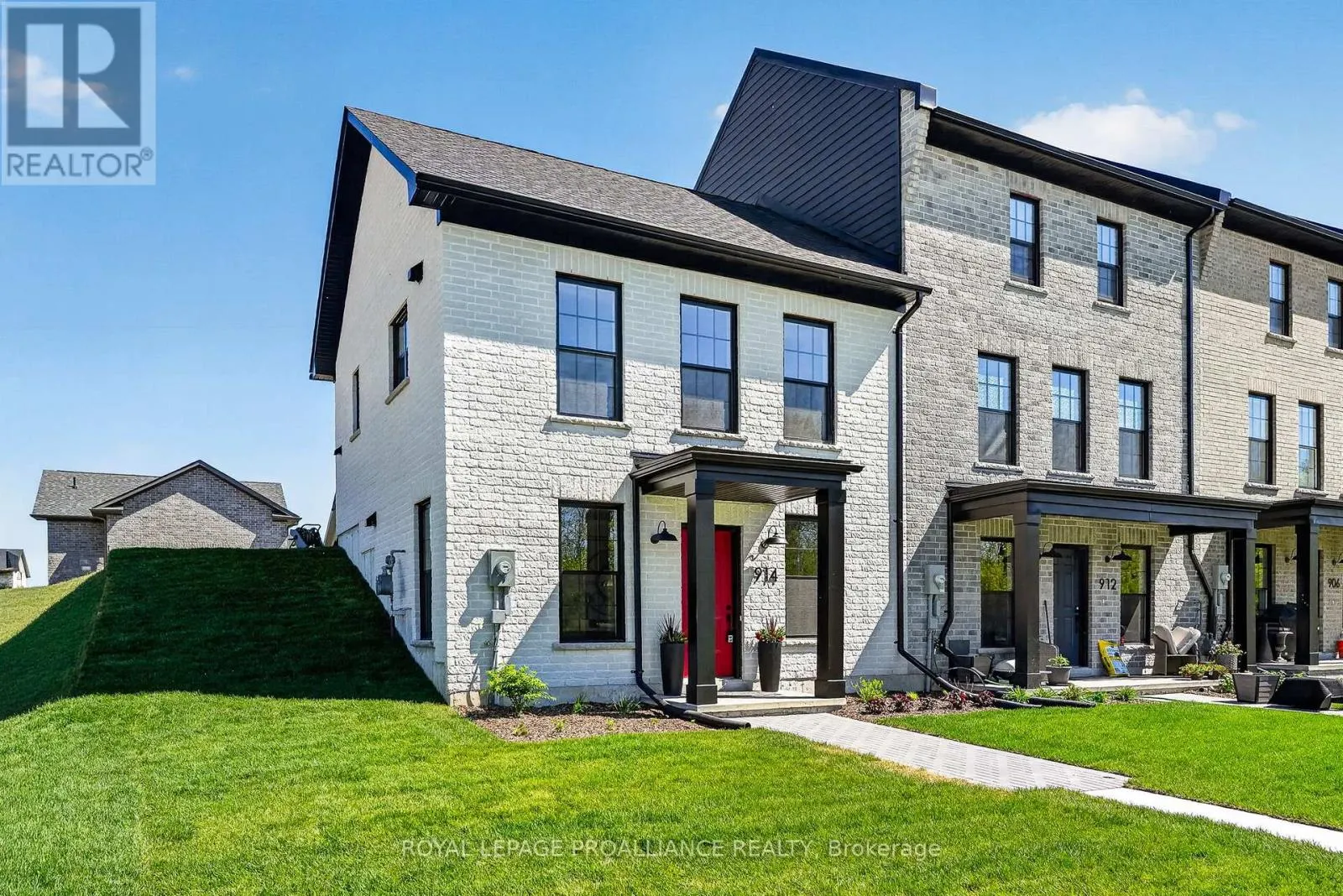 914 KERR STREET W
