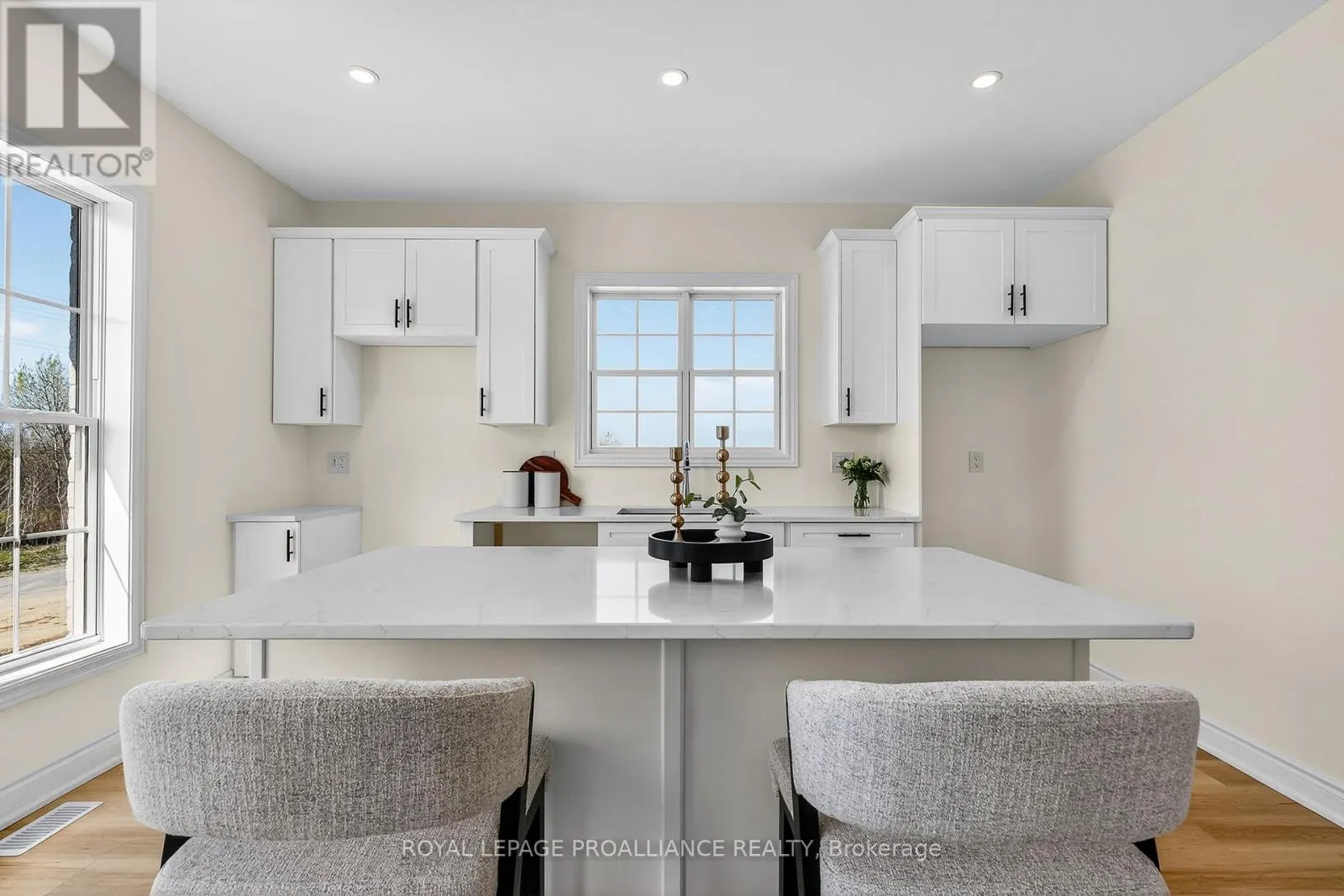 914 KERR STREET W
