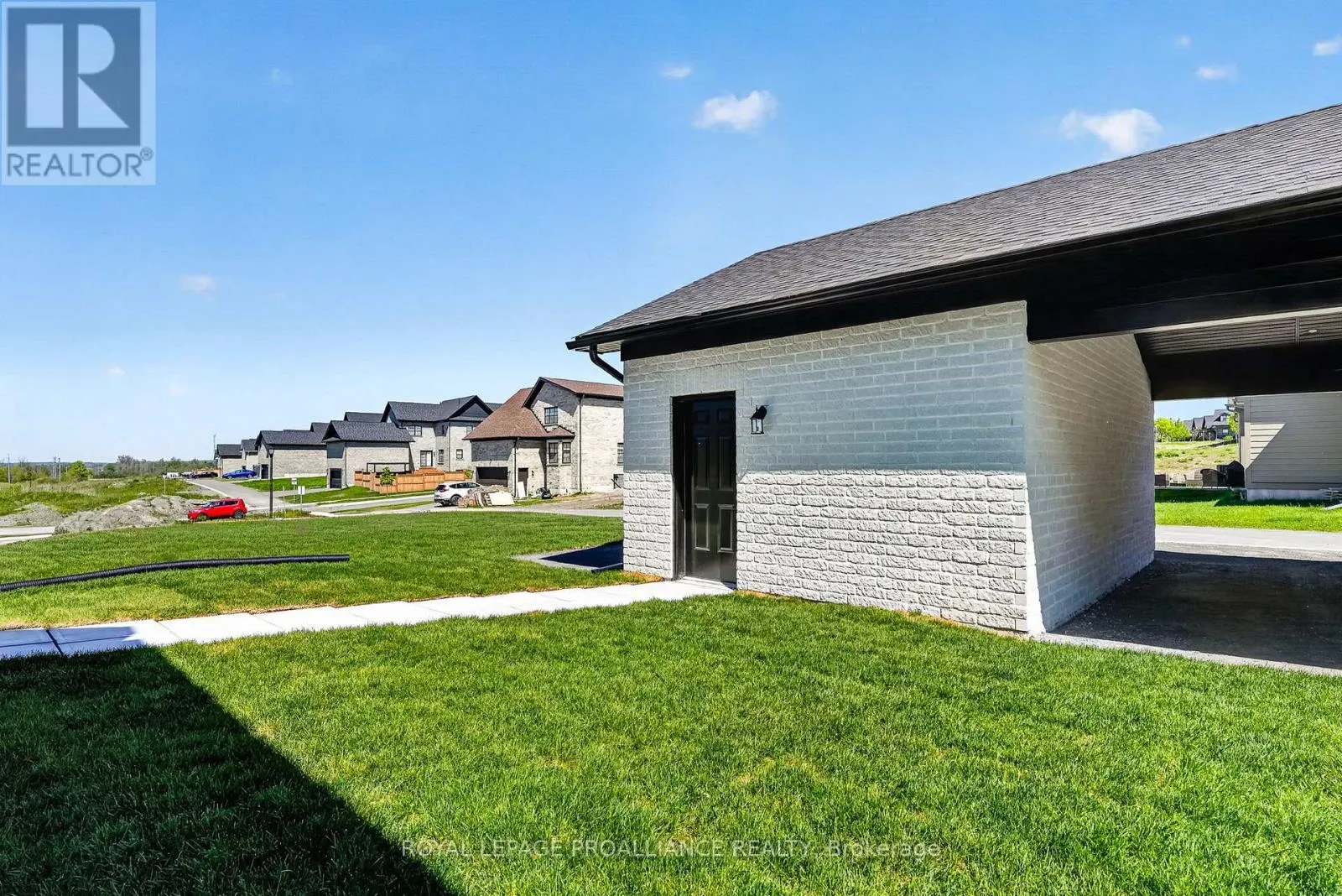 914 KERR STREET W