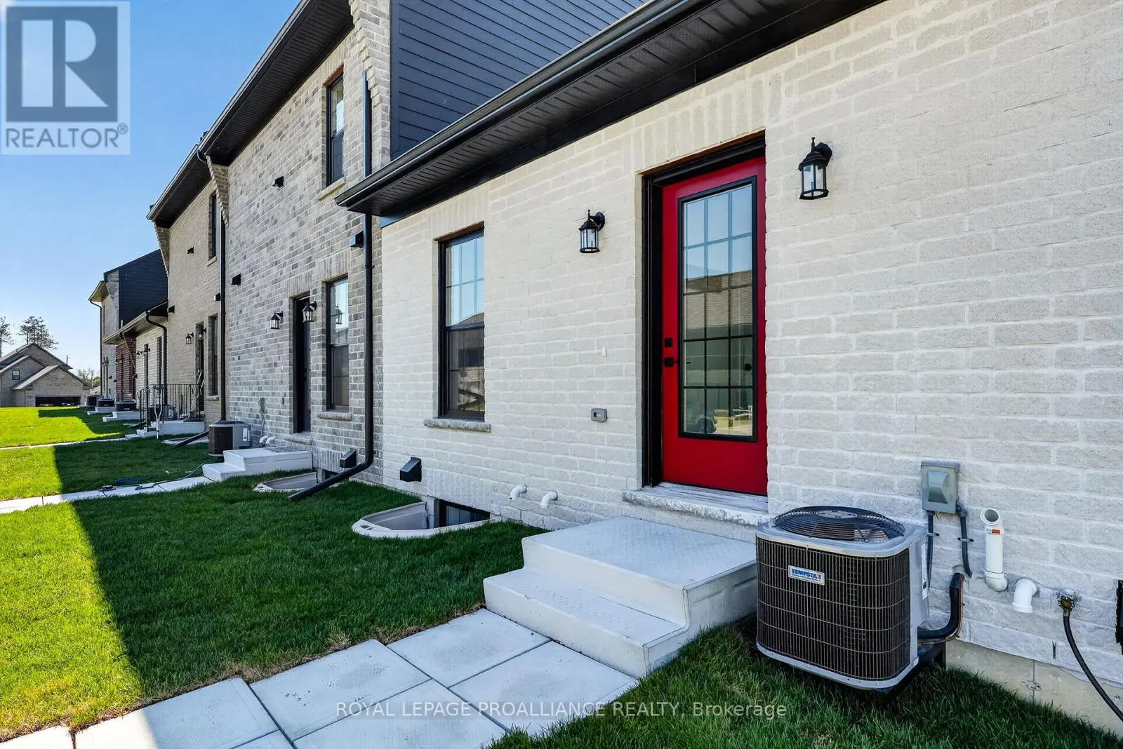 914 KERR STREET W