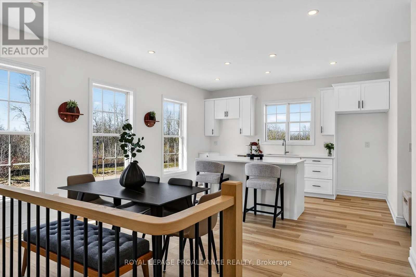 914 KERR STREET W