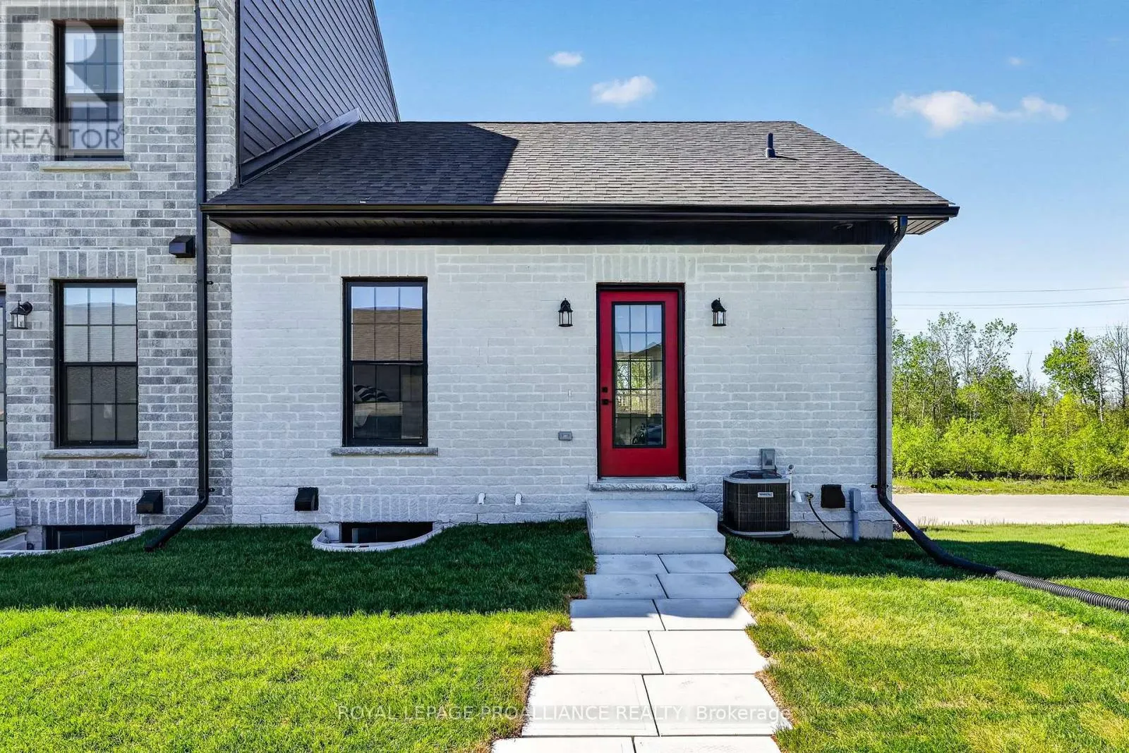 914 KERR STREET W