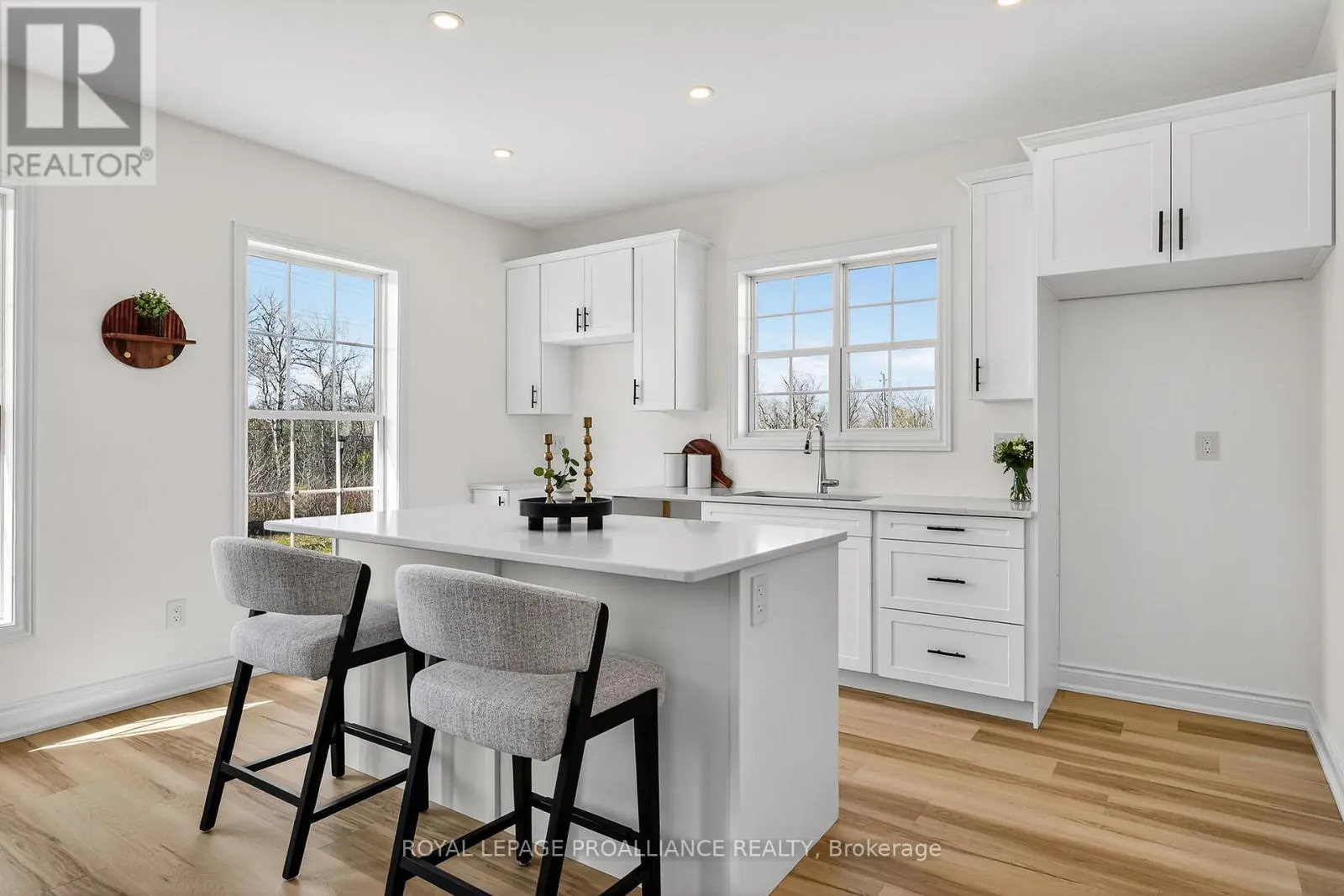 914 KERR STREET W