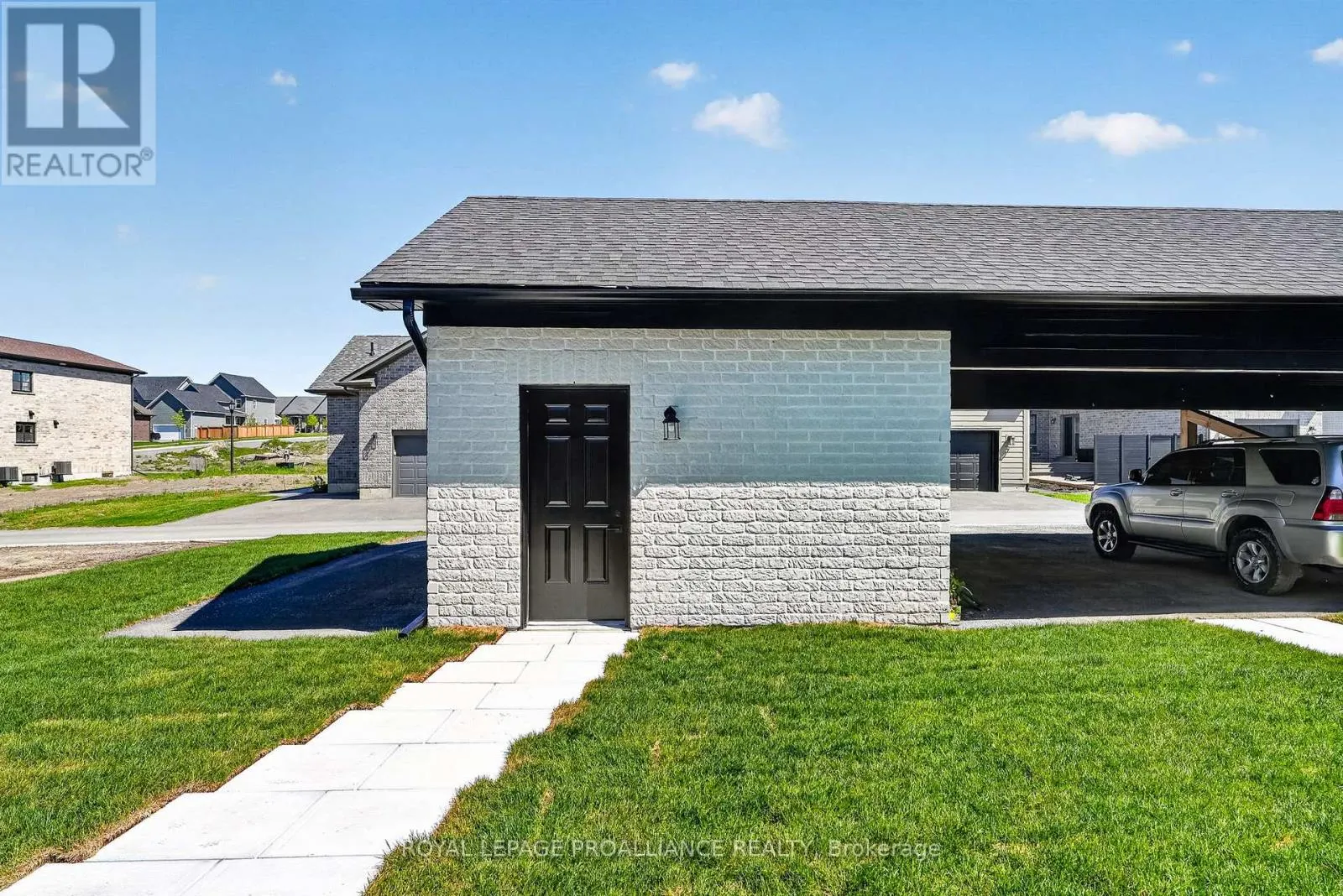 914 KERR STREET W