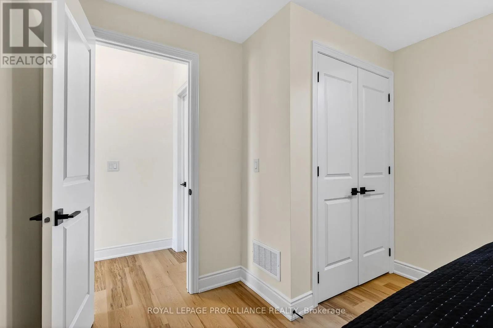 914 KERR STREET W