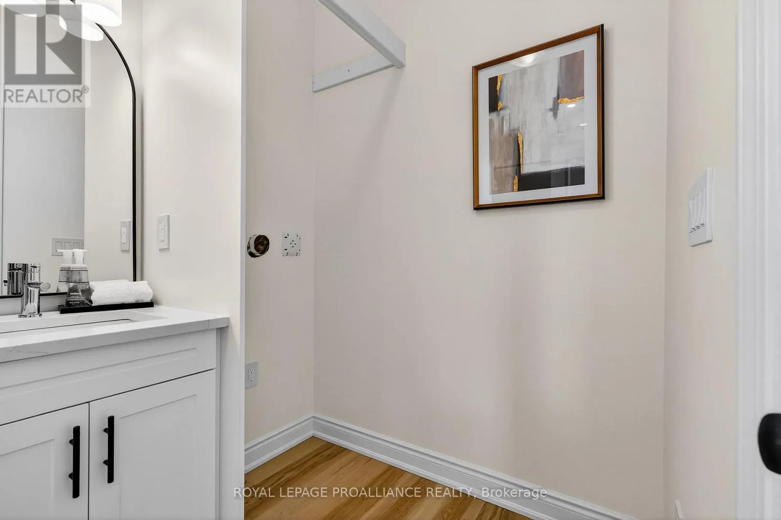 914 KERR STREET W