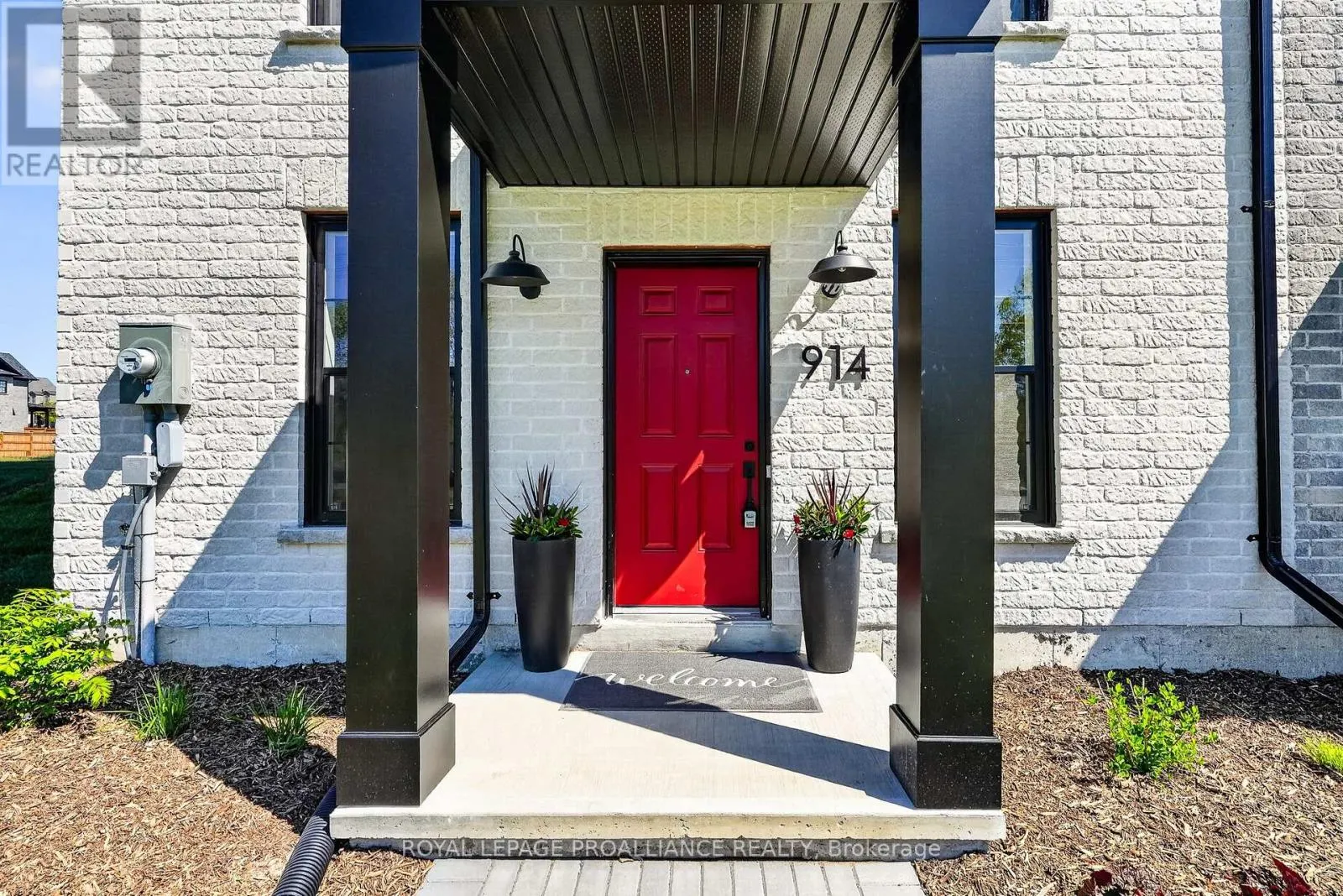 914 KERR STREET W