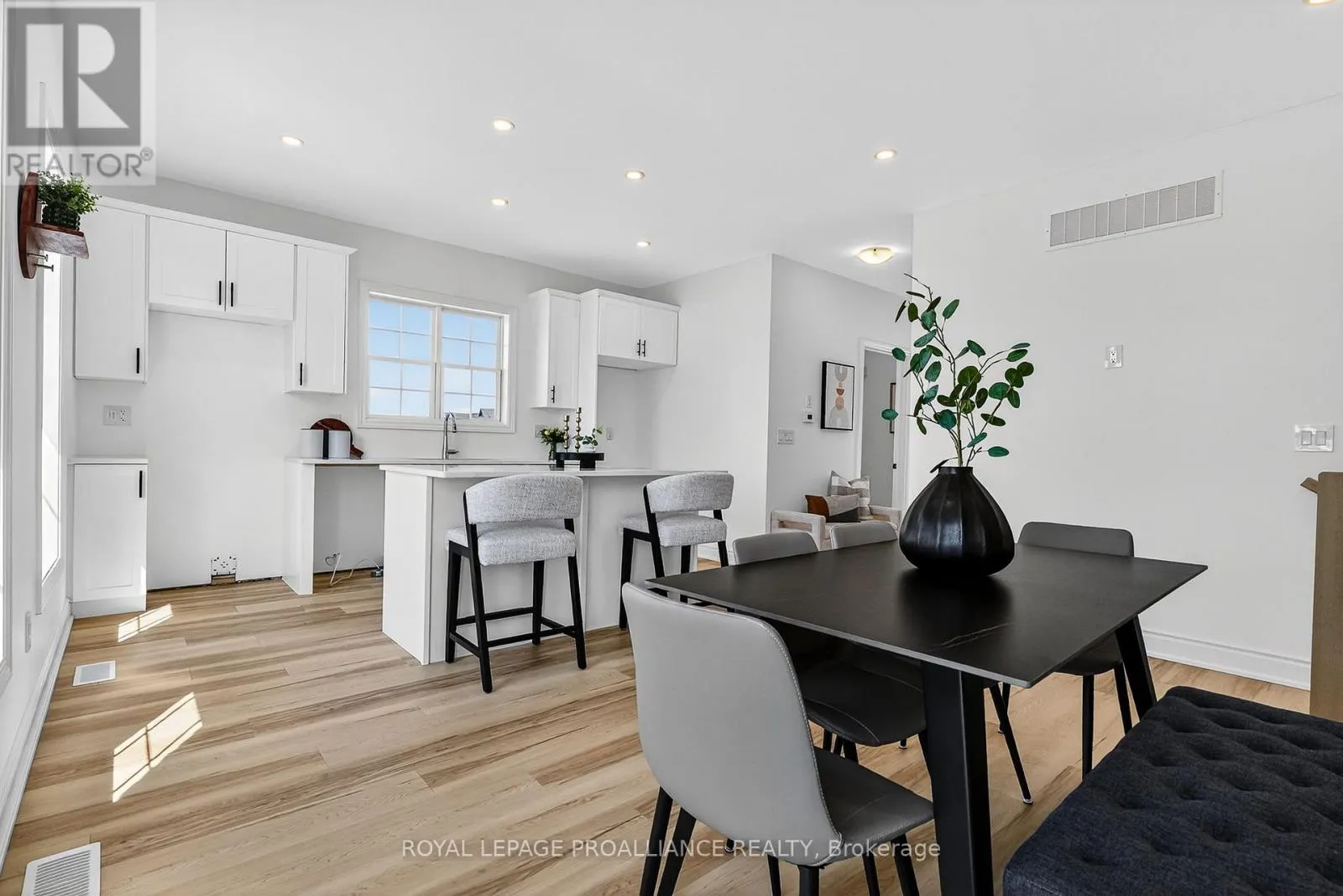 914 KERR STREET W