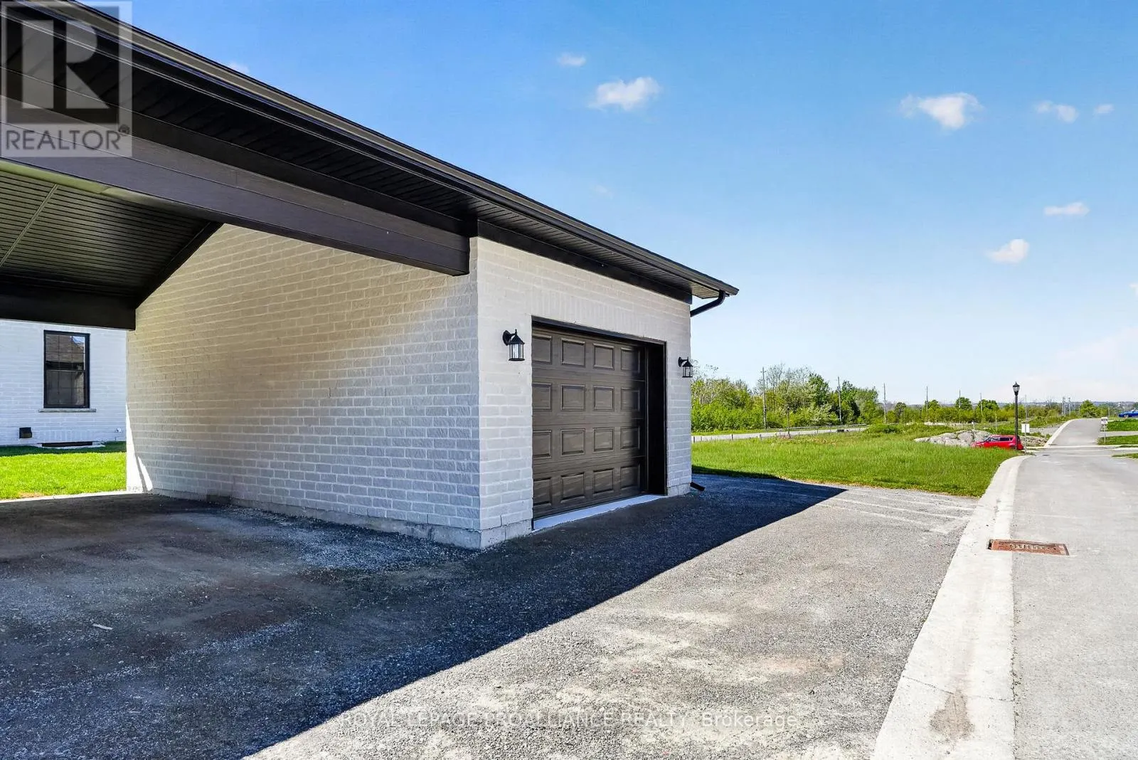 914 KERR STREET W