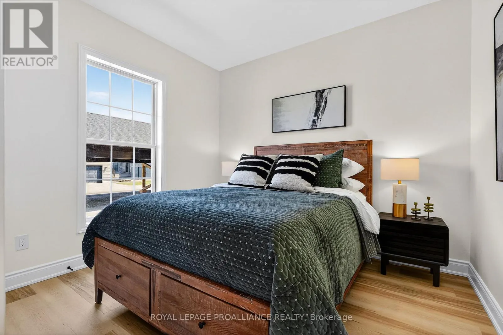 914 KERR STREET W