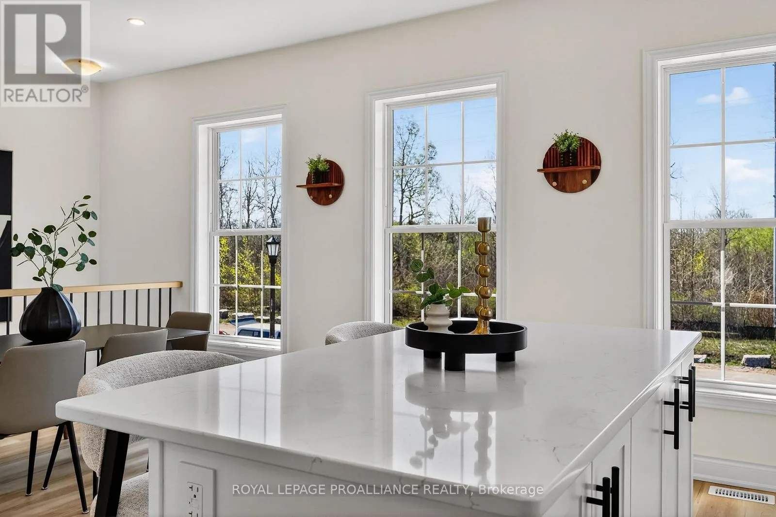 914 KERR STREET W