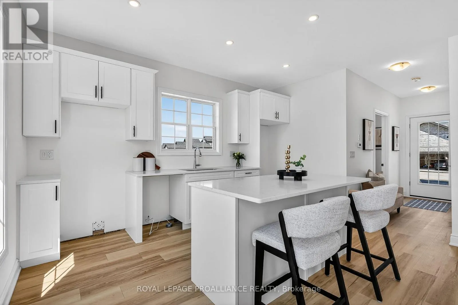 914 KERR STREET W