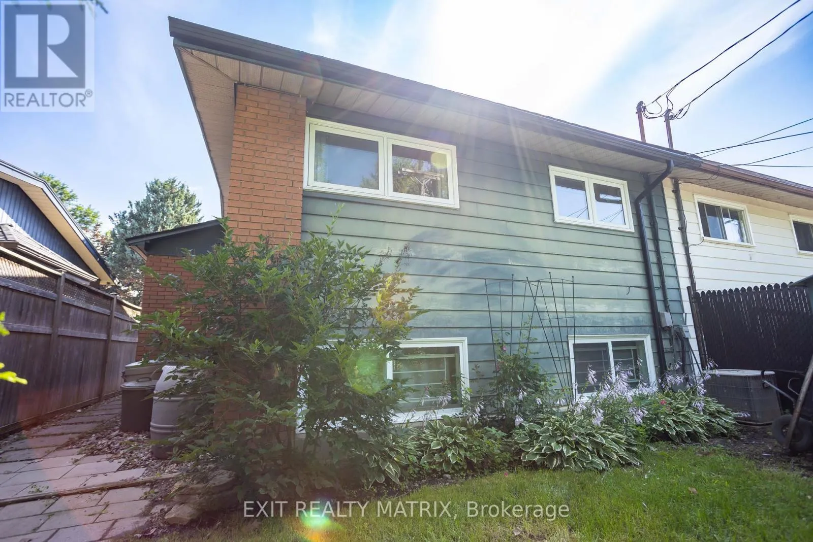 2064 ST LAURENT BOULEVARD