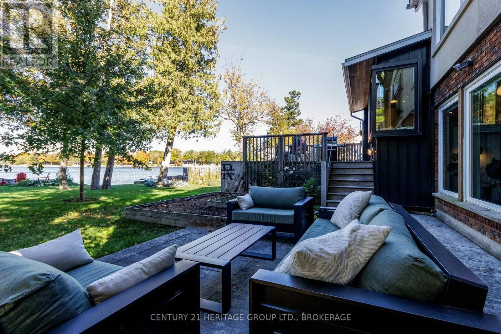 86 LAKESHORE BOULEVARD
