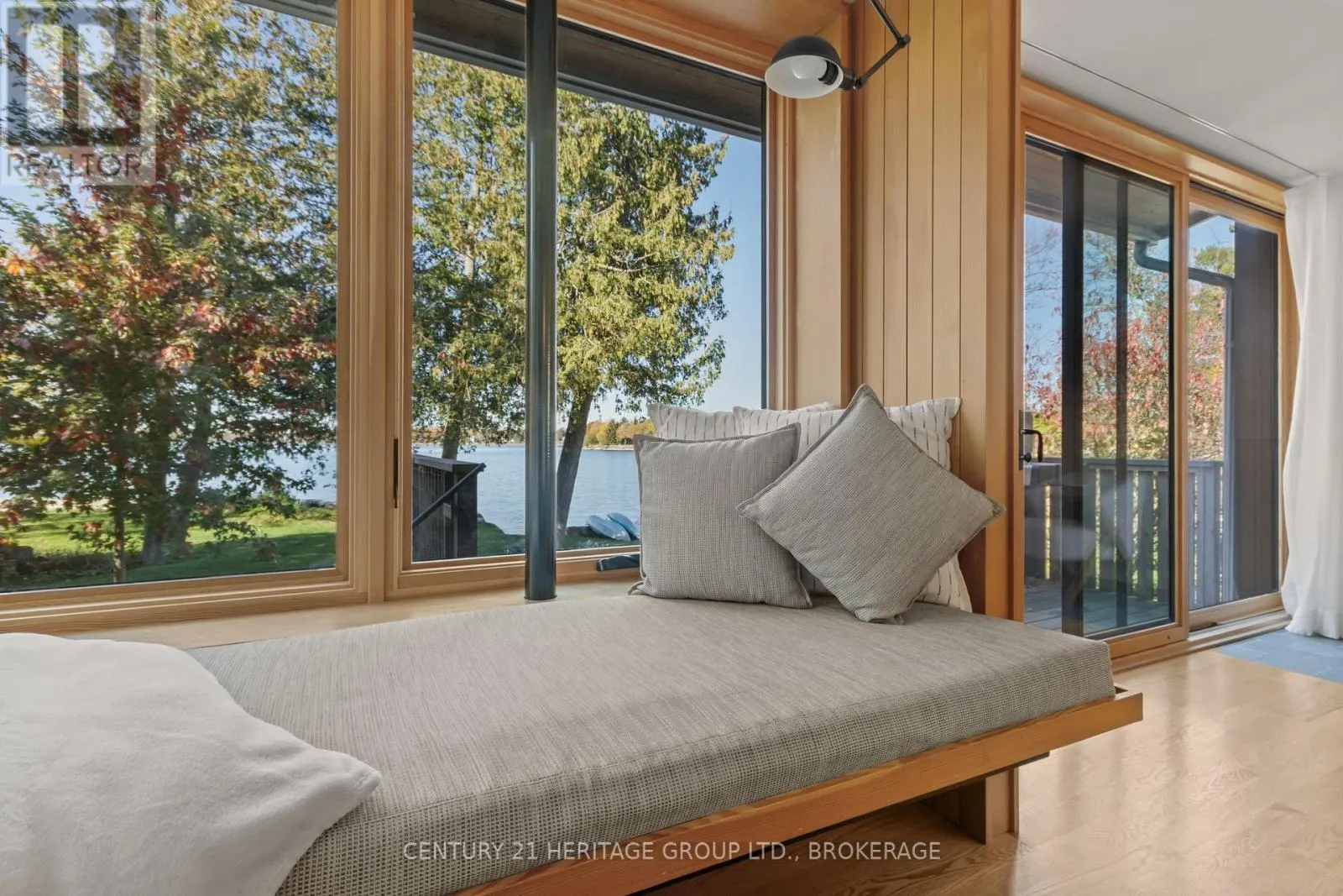 86 LAKESHORE BOULEVARD