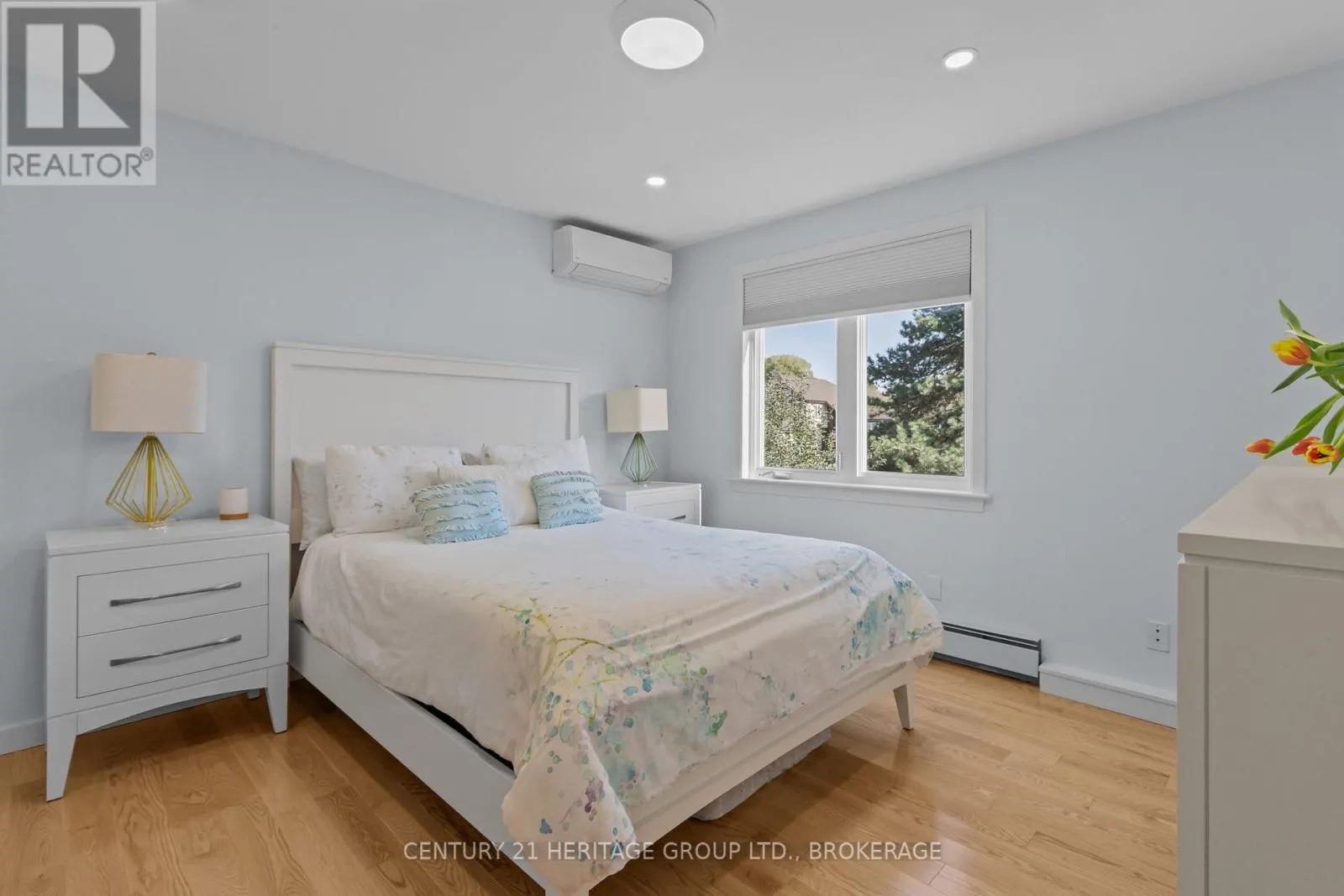 86 LAKESHORE BOULEVARD