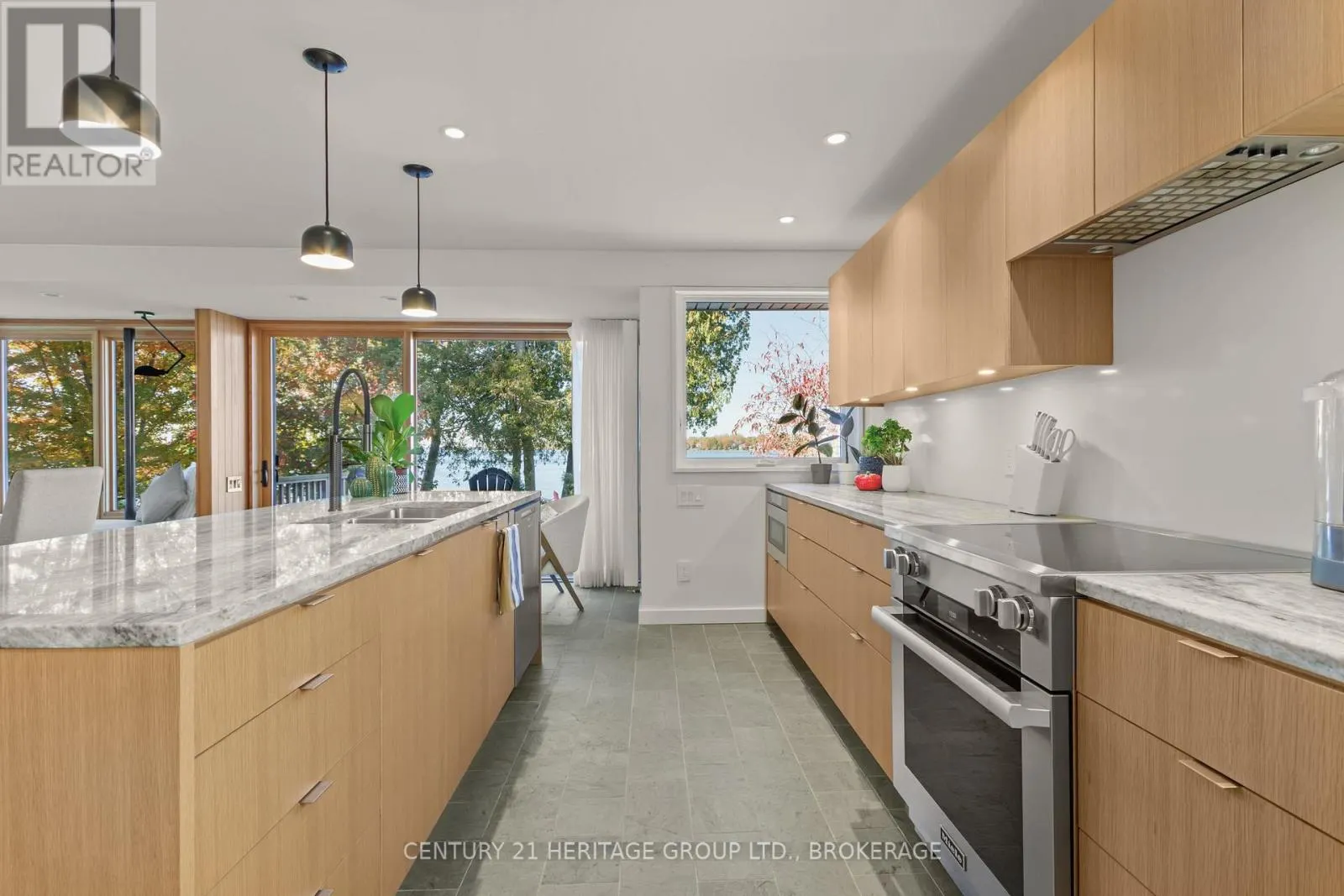 86 LAKESHORE BOULEVARD