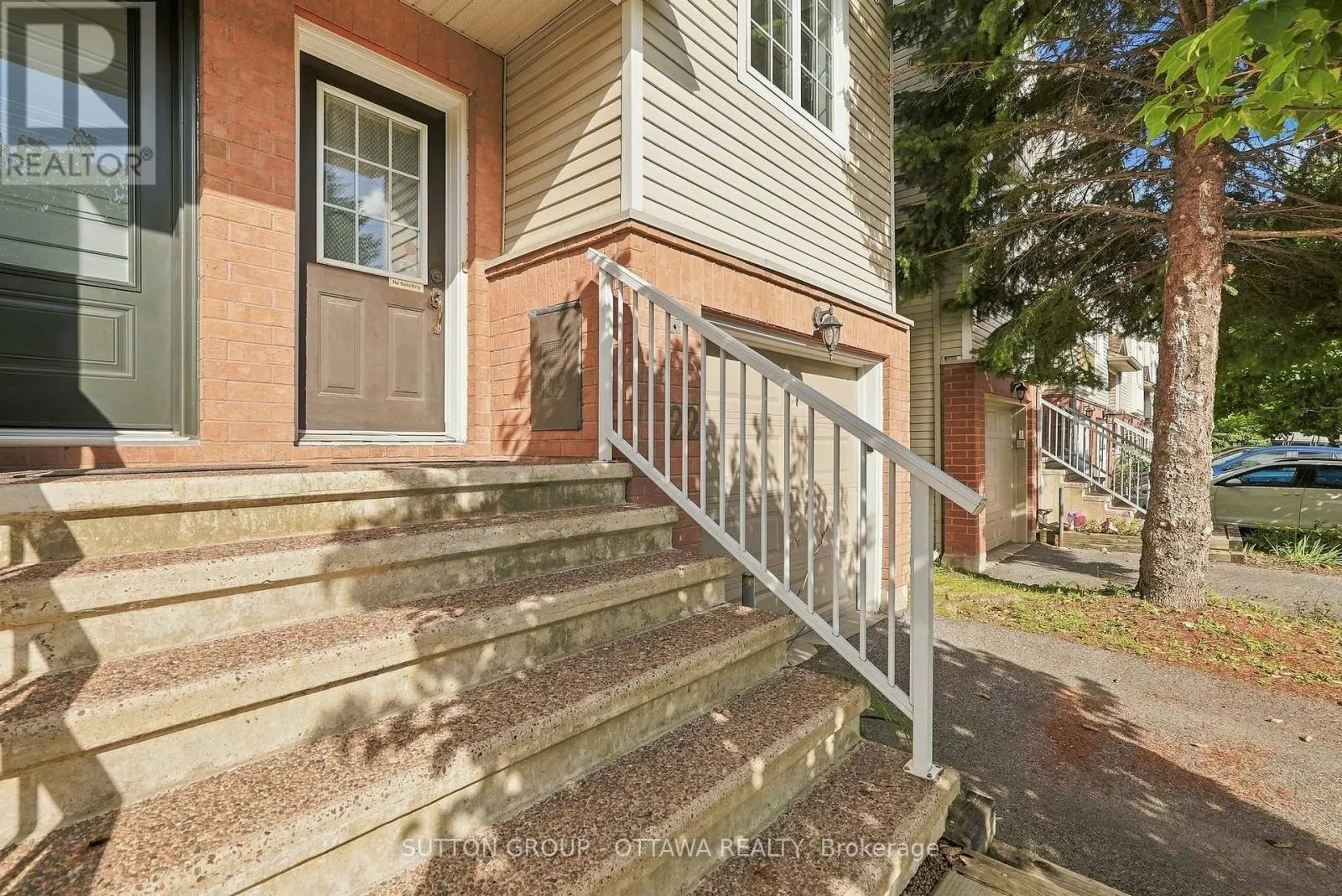 22 MANHATTAN CRESCENT